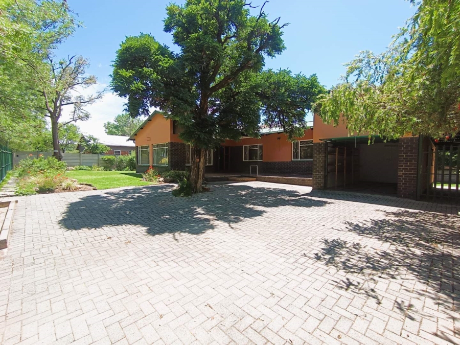 4 Bedroom Property for Sale in Kroonheuwel Free State